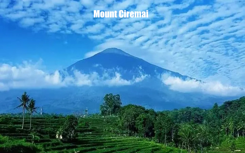 Gunung Ciremai Permata Tertinggi di Jawa Barat