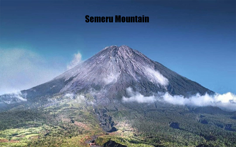 Gunung Semeru Puncak Tertinggi di Jawa Timur