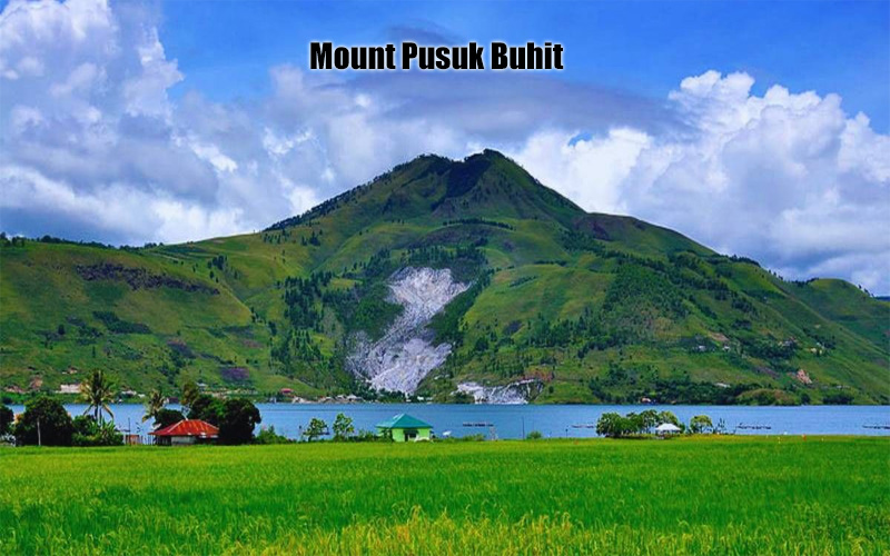 Gunung Pusuk Buhit Keindahan dan Mitos di Sumatera Utara